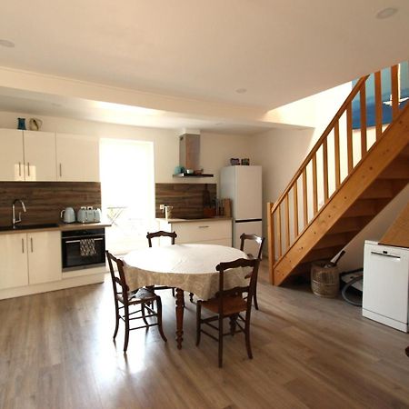 Joli Appartement Avec Balcon Au Coeur De Forcalquier Exterior photo